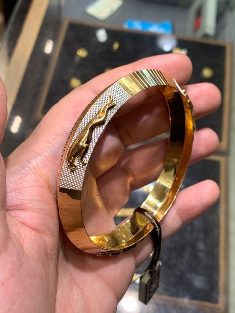 Jaguar Kada For Men, Gents Kadiyam Designs, Golden Bracelets For Men, Punjabi Kada Designs Gold For Men, Chandi Kada For Men, Men Gold Kada, Kadiyam For Men Gold, Kada Bracelet For Men, Gold Kada For Men