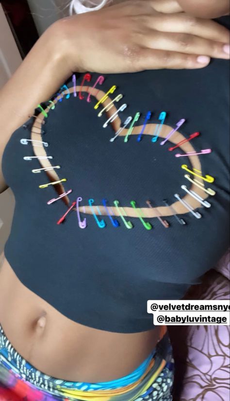 Diy Strappy Top, Pride Jeans Diy, Designing Clothes Aesthetic, Diy Pride Shirt Ideas, Diy Baddie Clothes, Y2k Upcycling, Pride Fits Aesthetic, Creative Tops, Outfit Diy Ideas