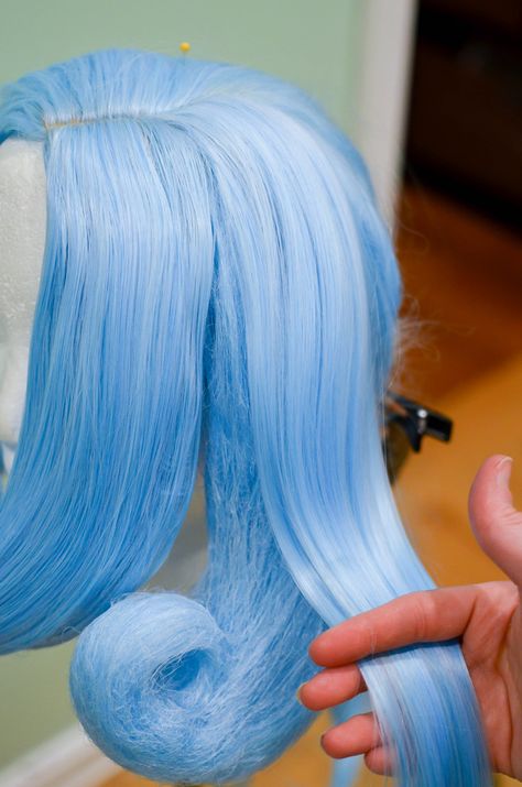 Teasing Large Wig Shapes - Curls and More! | Cowbutt Crunchies Cosplay on Patreon Loona Cosplay, Cake Photography Styling, Wig Styling Tips, Cosplay Wig Styling, Cosplay Diys, Cosplay Hacks, Wig Tutorials, How To Have Style, Drag Wigs