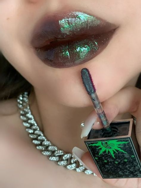 LookHealthyStore on Instagram: "Girlcult mirror lip glaze J73 Colorful Fairy Water + J75 Dancing Fireflies = galaxy chameleon lips  All credit by GuTouJiang 📕RED ID: 183667442  #lipgloss #lipmatte #lipglossaddict #lipcolour #lipglosslover #makeuplover #lookhealthystore" Fairy Lip Makeup, Fairy Lips, Girlcult Makeup, Lipstick Looks, Lip Makeup Ideas, Swag Makeup, Ethereal Makeup, Dope Makeup, Goth Makeup