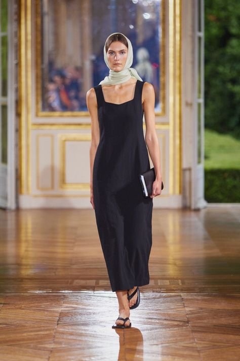 Auralee Spring 2025 Ready-to-Wear Runway, Fashion Show & Collection Review [PHOTOS] Resort 2025 Runway, Spring 2025 Runway, 2025 Runway, 2025 Spring, Paris Fashion Week Men, 2025 Fashion, Spring 2025, Summer 2025, Show Collection