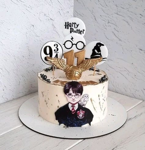 Fab Cakes, Harry Potter Birthday Cake, Festa Harry Potter, Harry Potter Birthday Party, Diy Birthday Gifts For Friends, Harry Potter Cake, Harry Potter Birthday, Harry Potter Party, Birthday Cake Kids