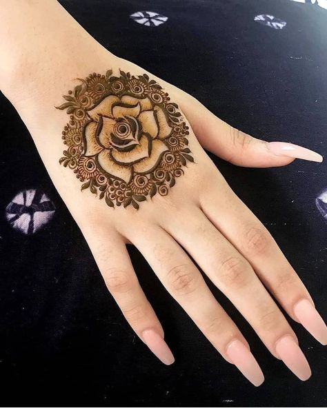 Henna Of The Day on Instagram: “We're in love with these unique mehendi designs! ❤️ They are definitely save-worthy! 📌 . Tag a bride to be. 👰🏽 DM for Credit. . .…” Pakistani Mahdi Design, Mahendi Designs Pakistani, Aisha Wallpaper, Finger Mehndi Design, Finger Mehndi, Simple Mehendi, Beginner Henna, Mahendi Designs, Mehendi Art