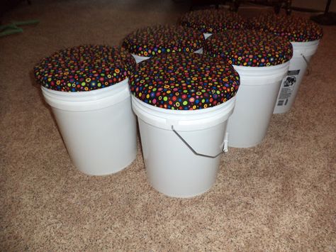 Bucket Seats for the classroom made from 5-Gallon Buckets! (tutorial included) Alternative Seating Classroom, Crate Seats, Diy Bucket, Alternative Seating, Classroom Seating, Playroom Organization, Flexible Seating, New Classroom, Classroom Design