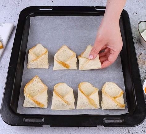 Bread Pockets: a quick appetizer ready in less than 15 minutes Bread Pockets, Classy Appetizers, Smoked Salmon Cream Cheese, Kitchen Hacks Food, Cheese Twists, Salmon Cream Cheese, Cookist Wow, How To Store Bread, Bread Shaping