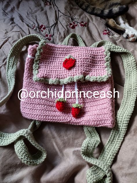 @orchidprinceash original design no pattern available Strawberry Crochet Bag Free Pattern, Crochet Strawberry Backpack, Crochet Bag Strawberry, Large Strawberry Crochet Pattern, Strawberry Purse Crochet Pattern, Crochet Strawberry, Beginner Crochet Projects, Crochet For Beginners, Crochet Projects