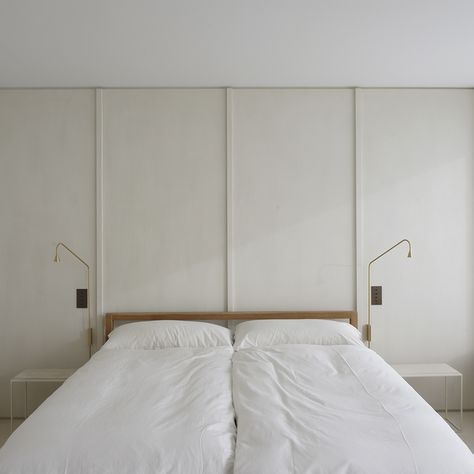 Austere Wall Sconce | Hans Verstuyft | Trizo21 | SUITE NY Bedside Wall Lights, Bed Lamp, Simple Lamp, Wall Lights Bedroom, Stand Light, New York Apartment, Task Lighting, Led Wall Lamp, Floor Design