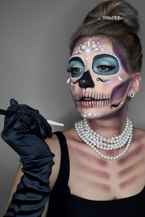 Halloween Makeup Sugar Skull, Halloweenský Makeup, Holloween Makeup, Den Mrtvých, Cute Halloween Makeup, Best Friend Halloween Costumes, Halloween Beauty, Make Halloween, Amazing Halloween Makeup