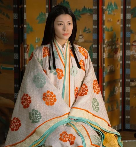 Traditional Japanese Clothing Woman, Medieval Japan, Japanese Traditional Clothing, Heian Era, Kimono Japan, Japan Outfit, Japanese Dress, My Kind Of Woman, Beautiful Kimonos