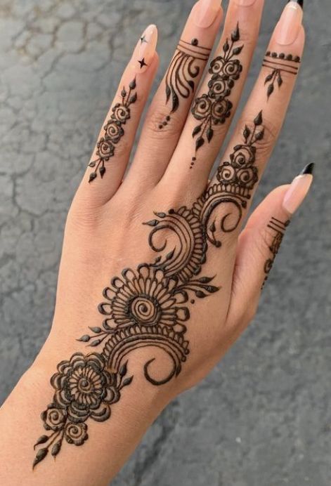 Easy Mehndi Designs Arabic, Mehendi Front Design, Henna Design Hand, Henna Modern, Motif Henna, Henna Design Easy, Tattoo Designs Hand, Henna Design Simple, Hina Designs