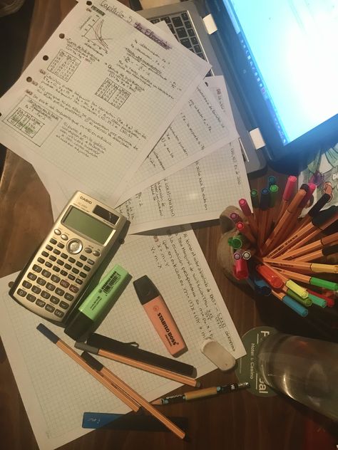 Homework Aesthetic, Homework Desk, College Homework, Studying Motivation, University Aesthetic, Eleanor And Park, Doing Homework, Romanticizing School, Rainbow Rowell