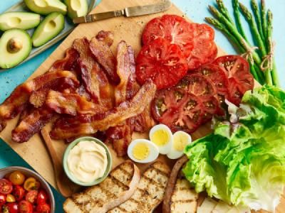 Blt Board, Charcuterie Lunch, Bacon Wrapped Cheese, Beer Bacon, Cold Sandwiches, Charcuterie Inspiration, Deli Food, Bread Mix, Charcuterie Recipes