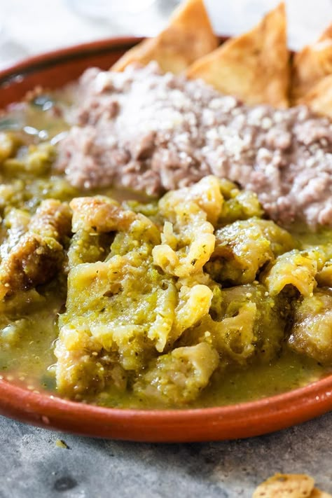 Easy Stove Top Meals, Salsa Verde Pork, Chicharrones Recipe, Green Salsa Verde, Caldo Recipe, Mexican Stew, Mexican Comfort Food, Mexican Salsa Recipes, Pork Crackling