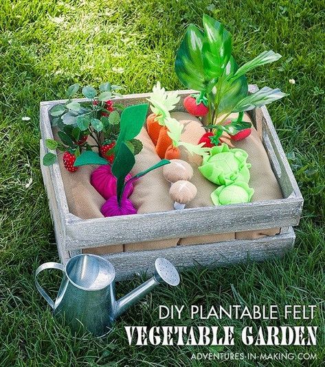 Felt Vegetable Garden, Felt Garden, Baby Mobil, Felt Play Food, Homemade Toys, Diy Kids Toys, Felt Food, Play Food, Felt Diy