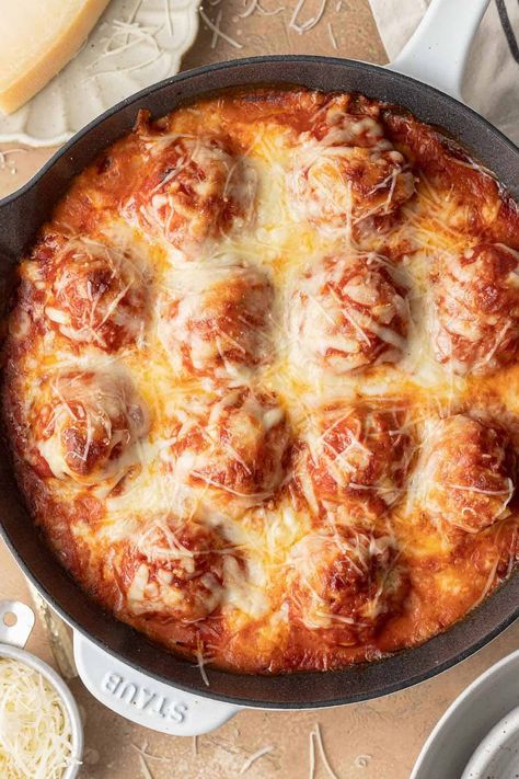 Enjoy a twist on classic chicken parm with this Baked Chicken Parmesan Meatballs recipe! Perfect over a bed of spaghetti or as an appetizer on game day. Chicken Parm Meatballs, Greek Turkey Meatballs, Chicken Marinara, Greek Turkey, Chicken Parmesan Meatballs, Parmesan Meatballs, Chicken Meatball Recipes, Tasty Meatballs, Weekly Meals