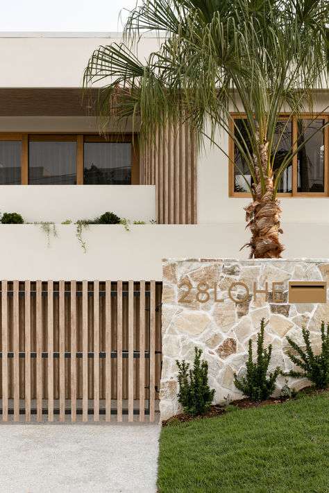 Coastal Mediterranean Exterior, Modern Coastal Facade, Stone Fence Ideas, Palm Springs Exterior, Coastal Facade, External Wall Cladding, Coastal Mediterranean, Stone Feature Wall, Coastal Exterior