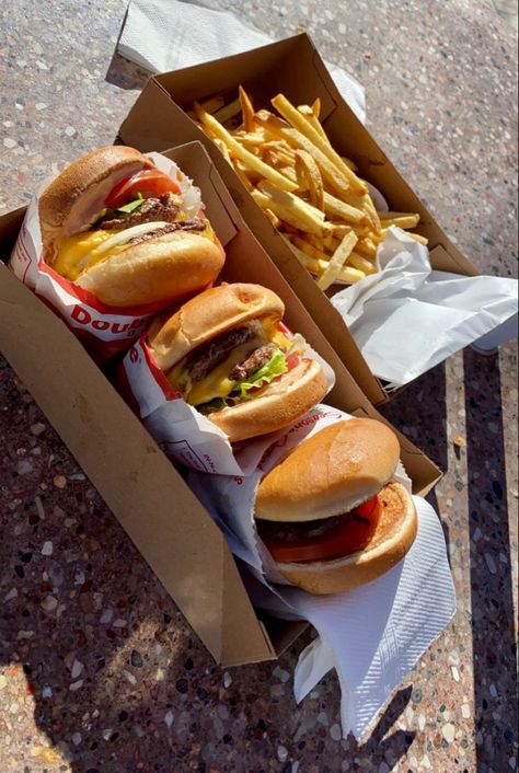 Aesthetic Burger And Fries, I’m And Out Burger, Burger Fries Aesthetic, Burgers And Fries Aesthetic, Aesthetic In N Out, Hamburgers Aesthetic, Burger Diner Aesthetic, In And Out Burger Aesthetic, In N Out Burger Aesthetic