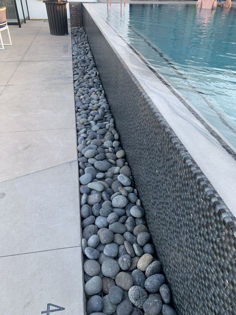 Gunite Pool Ideas, Pebble Garden Ideas, Pool Edging, Pool Detail, Backyard Splash Pad, Garden Pool Design, Pool Wall, Pebble Garden, Outdoor Pool Area