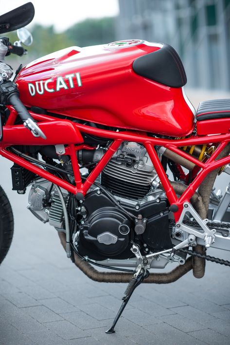 Bloodred Bombshell: Ducati 750SS Café Racer – BikeBound Ducati 750ss, Ducati 750, Ducati Supersport, Ducati Cafe Racer, Easy Build, Bikes For Sale, Bike Art, Vintage Bikes, Super Sport