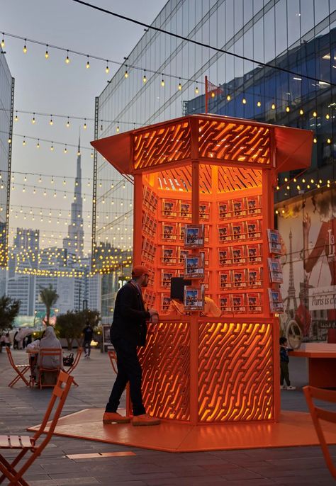 MEAN* wraps hermès pop-up in vivid 3D-printed tessellation Middle East Architecture, Kiosk Branding, Dubai Design District, Roman Concrete, Dubai Design, Houses In Mexico, Paris Architecture, Pop Up Bar, Brand Pop