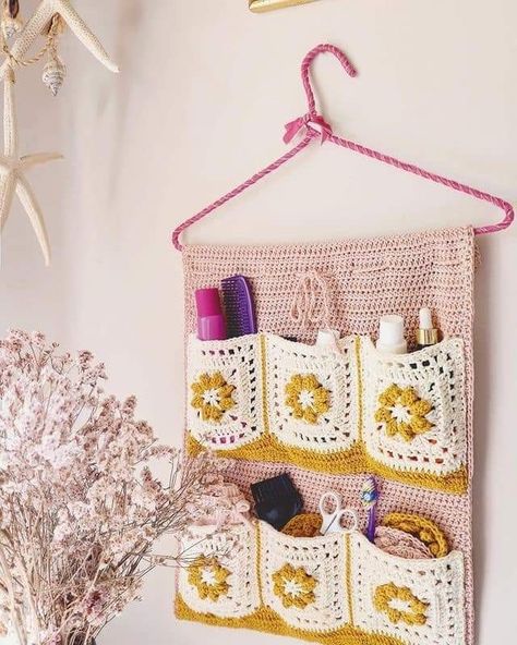 Simpul Makrame, Crochet Wall Hanging, Crochet Organizer, Crochet Wall Art, Crochet Storage, Crochet Wall Hangings, Kawaii Crochet, Crochet Decoration, Fun Crochet Projects