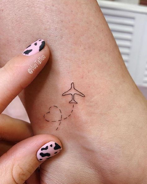 Finger Tattoos Travel, Friend Tattoos Small, Tattoo Ideas Inspiration, Travel Tattoo Small, Plane Tattoo, Small Matching Tattoos, Ear Peircings, Airplane Tattoos, Petite Tattoos