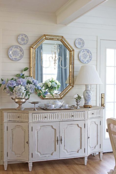 An Elegant, Budget-Friendly Before and After - The Glam Pad Traditional Southern Home Decor Bedroom, Gilded Age Home Decor, Grand Melinnial Dining Room, Dark Wood Home Interior, Southern Home Inspiration, Bridgerton Style Home Decor, Southern Home Interior Design, Preppy Grand Millennial Style, Coastal Grand Millennial Style