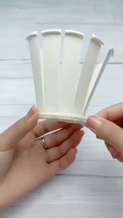 Cup Weaving For Kids, Crafts Using Paper Cups, Paper Cup Basket Weaving, Diy With Paper Cups, Disposable Cups Craft, Paper Cup Basket, Basket Out Of Paper, Cup Weaving, Paper Cup Art