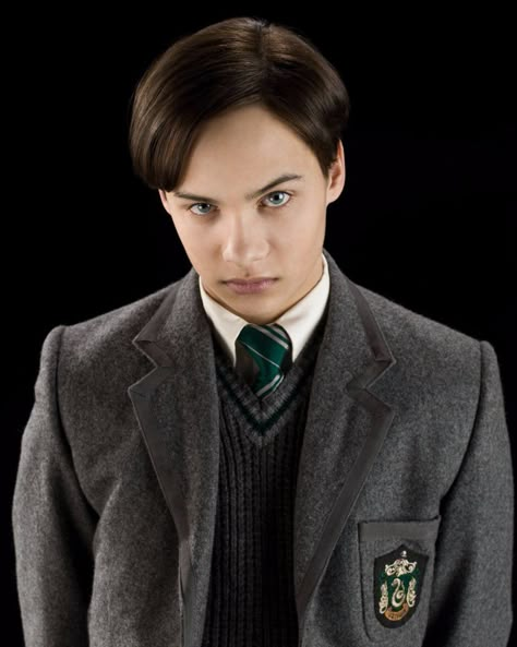 Fear the Walking Dead Has a Very Important Harry Potter Actor in It Lord Voldemort Tom Riddle, Young Tom Riddle, Christian Coulson, Frank Dillane, Hogwarts Uniform, Tom Marvolo Riddle, Harry Potter Oc, Buku Harry Potter, Harry Potter Always