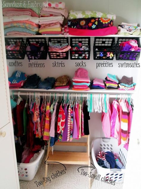 Little girls' closet organization ideas {Sawdust and Embryos} - Copy Family Walk In Closet, Mommy And Daughter Bedroom Ideas, Daughters Room Organization, Small Space Dress Up Storage, Clothes Organization In Closet, Mommy And Me Bedroom Ideas, Organizing Toddler Room, Kids Toy Room Organization, Daughter Room Makeover