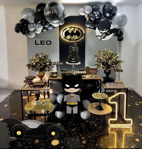 Batman first birthday theme and decorations Batman Themed Birthday Party, First Birthday Theme, Party Balloons Diy, Batman Party, Birthday Themes For Boys, Batman Birthday, First Birthday Themes, Do Baby, Disney Birthday