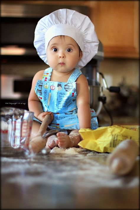 1/cucina-giocattolo-in-legno...buongiorno amo..11.55 Baby Photoshoot Ideas, Baby Kostüm, Newborn Baby Photoshoot, Baby Boy Photography, Foto Tips, Foto Baby, Foto Poses, Kids Discover, Newborn Baby Photography