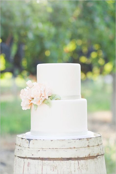 Cake With Flowers, Mini Bunting, White Cakes, Wedding Cake Rustic, White Wedding Cakes, Simple Wedding Cake, White Wedding Cake, Shabby Chic Pink, Wedding Cake Inspiration