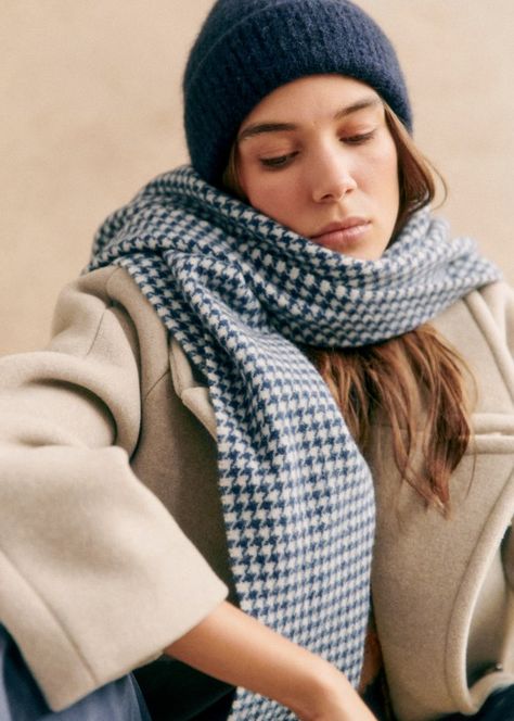 Parisian Style Winter, What To Pack For Paris, December Outfits, Houndstooth Scarf, Fall Winter Looks, Fancy Fashion, Navy Baby, Autumn Wardrobe, Winter Capsule