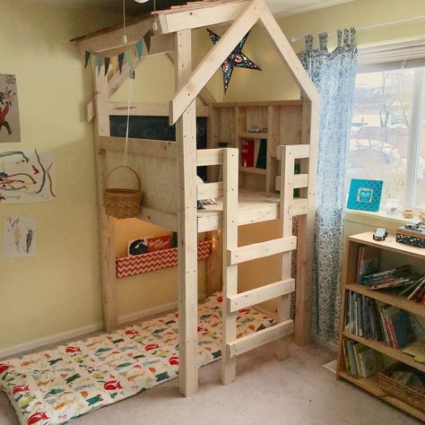 Boys Beds, Playhouse Diy, Kids Indoor Playhouse, Woodworking Decor, A Loft Bed, Basement Finish, Indoor Playroom, Diy Playroom, Reading Space