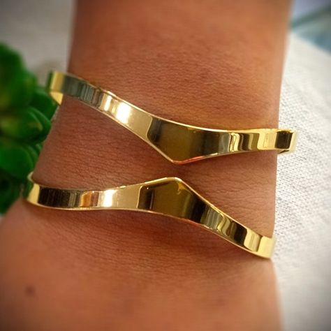 📌 GST Registered ®️ 📌 Quality Guaranteed 📍PREMIUM STATEMENT PRODUCT! 🧿 🫶 Product Name: Office Wear Bracelet ❤️ Plating: Gold Plated Code= BluePD 🧿 For more news and our unique offerings, keep in touch! 👇🙏 📌 Whatsapp Update Link - https://chat.whatsapp.com/LdgD3AZLUzc8PmLhYXCkOw Premium Quality jewellery | Affordable Price | Brass Jewellery | Online Shopping | Earrings | Neckpieces | Finger Rings | Bracelets | Nose Pin | Necklace Set #adorrable #earrings #jewelry #cocogleam #cocogleamjewel... Shopping Earrings, Pin Necklace, Brass Jewellery, Nose Pin, Rings Bracelets, Finger Rings, Keep In Touch, Jewelry Online Shopping, Brass Jewelry