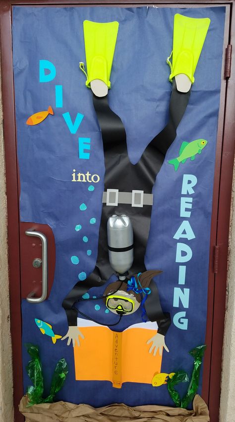 Classroom door decoration for Teacher Appreciation Week. Library door. "dive into reading" Teacher Door Decorations, Door Decorating Ideas, Beach Theme Classroom, Ocean Classroom, Ocean Theme Classroom, Library Themes, School Door Decorations, School Doors, Teacher Doors