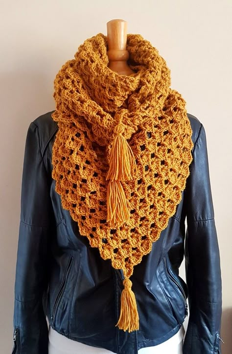 Triangle Scarf Crochet Pattern, Crochet Snood, Crochet Wrist Warmers, Crochet Triangle Scarf, Crochet Scarf Patterns, Crochet Scarf Pattern Free, Crochet Triangle, Scarf Patterns, Crochet Buttons