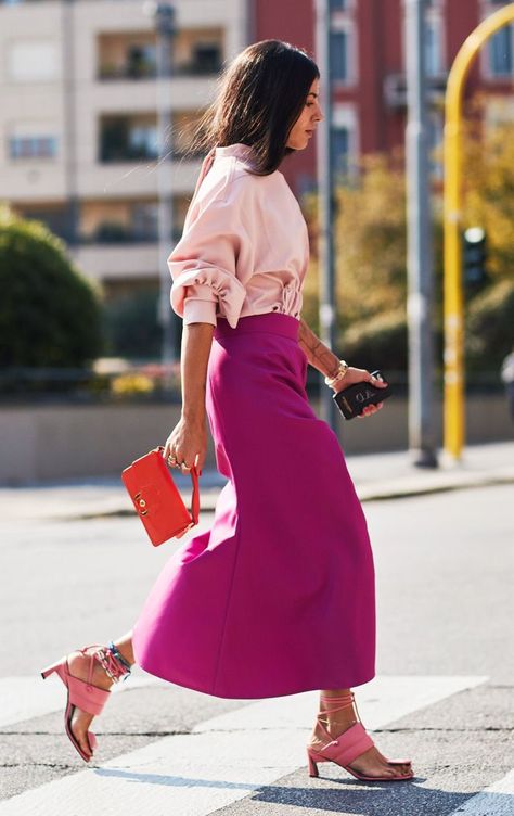 The Street Style Star Who Starts the Trends Everyone Else Copies Gilda Ambrosio, Pink Street, Color Combos Outfit, Milan Fashion Week Street Style, Cool Winter, Silk Outfit, Moda Chic, Looks Street Style, Spring Street Style