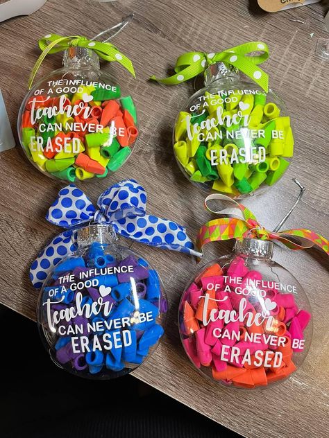 Elementary Teacher Gifts Christmas, Homemade Teacher Ornaments, Teacher Christmas Gift Ideas Diy Cricut, Diy Ornament For Teacher, Ornaments For Teachers Diy, Diy Teacher Christmas Ornaments, Teacher Ornament Gift, Teacher Ornaments Cricut, Diy Christmas Teacher Gift Ideas