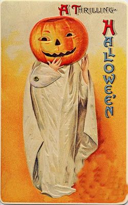 Add something fun and unique to your Halloween decor with one of these 30+ Free Printable Vintage Halloween Images featured on Remodelaholic.com Vintage Halloween Printables, Vintage Halloween Cards, Victorian Halloween, Vintage Halloween Images, Halloween Post, Carte Halloween, Halloween Greetings, Halloween Scene, Halloween Card