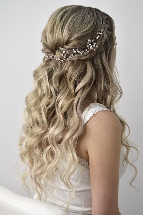 Debs Hairstyles, Hair Wedding Styles, Bohemian Bridal Hair, Long Hair Wedding, Cute Prom Hairstyles, Wedding Hair Half, Formal Hairstyles For Long Hair, Simple Prom Hair, Ombre Hair Blonde