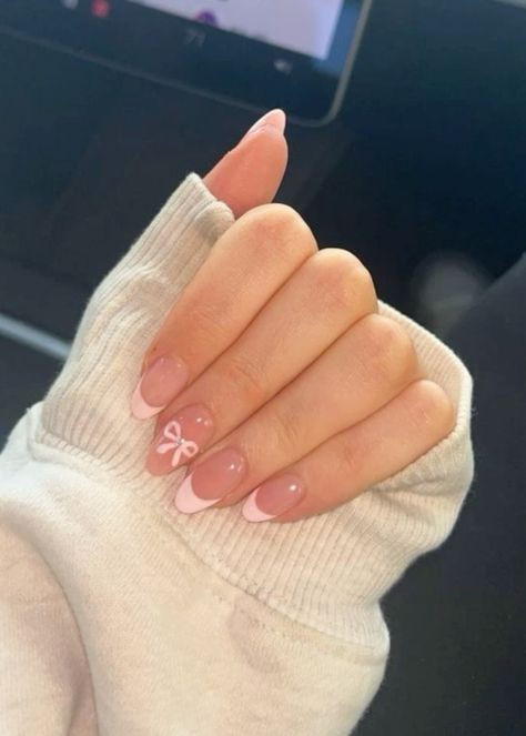 Nail Round Design, Cute Nail Ideas For November, Cute Summer Nails Short Teen, White Nails With Designs Easy, Pink Nails With One Finger Design, 13 Birthday Nail Ideas, B Day Nail Ideas, Nail Ideas Basic Colors, Cute Nails For High School