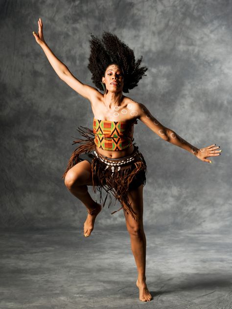 Lua Shayenne. Pic by Levent Erutku #AfricanDance #AfroDance4life African Dance Photography, Afro Dance Aesthetic, Nigerian Dance, African Dancing, Dance Shoot, Afro Dance, Dance Workshop, Dancer Photography, African Dance