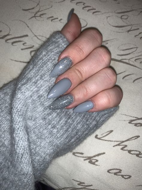 Grey Nails Almond Shape, Nardo Grey Nails, Dark Gray Nails With Glitter, Gray Almond Nails, Grey Almond Nails, Grey Glitter Nails, Grey Nails Ideas, Nail Ideas Pink, Nails Grey