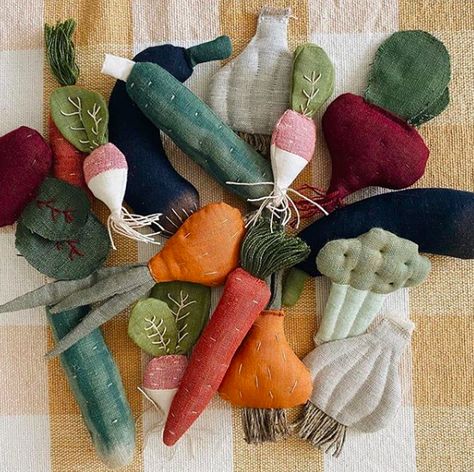 Fabric Vegetables, Astuces Diy, Homemade Toys, Baby Presents, Fabric Toys, Toy Shop, Sewing Toys, Baby Crafts, Felt Toys