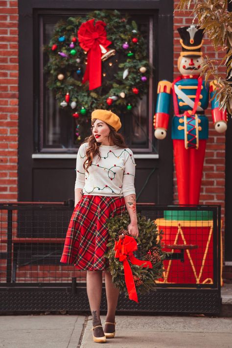 Christmas Skirt Outfit, Christmas Plaid Outfit, White Christmas Outfit, Disney Christmas Outfits, Outfits For Short Women, December Outfits, Trendy Christmas Outfits, Christmas Attire, Cute Christmas Outfits