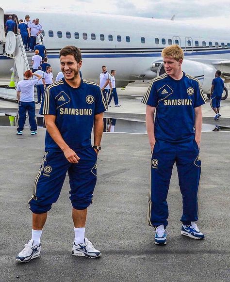 EuroFoot on X: "🇧🇪✈️ Eden Hazard x De Bruyne during their Chelsea days together! 🤝 https://t.co/y5ZFUo9gTH" / X Eden Hazard Chelsea, Hazard Chelsea, Chelsea Team, Football Jersey Outfit, Chelsea Players, Football Players Images, Football Photography, Best Football Players, Football Fashion