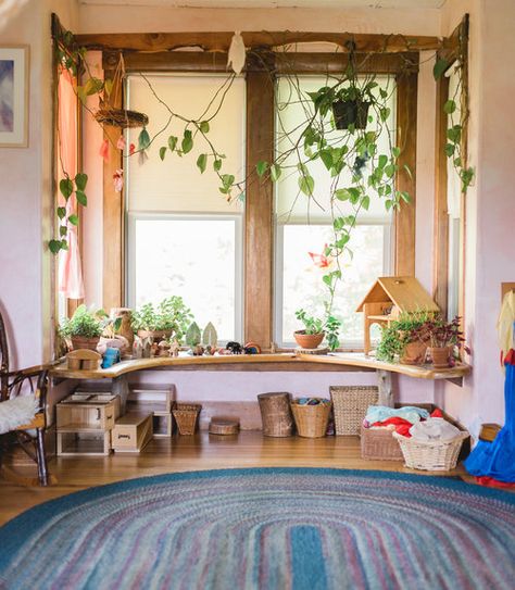 Home School Book Shelf, Mixed Age Playroom, Waldorf Room At Home, Waldorf Living Room, Waldorf Style Home, Waldorf Lifestyle, Playsilk Storage, Waldorf Steiner Playroom, Waldorf Interior