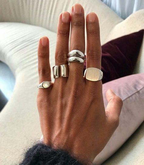 Chunky metal rings Baby Gold Rings, Accesories Jewelry, Engagement Ring Rose Gold, Diy Schmuck, Jewelry Inspo, Bling Bling, Jewelry Ideas, Ring Verlobung, Fashion Ideas